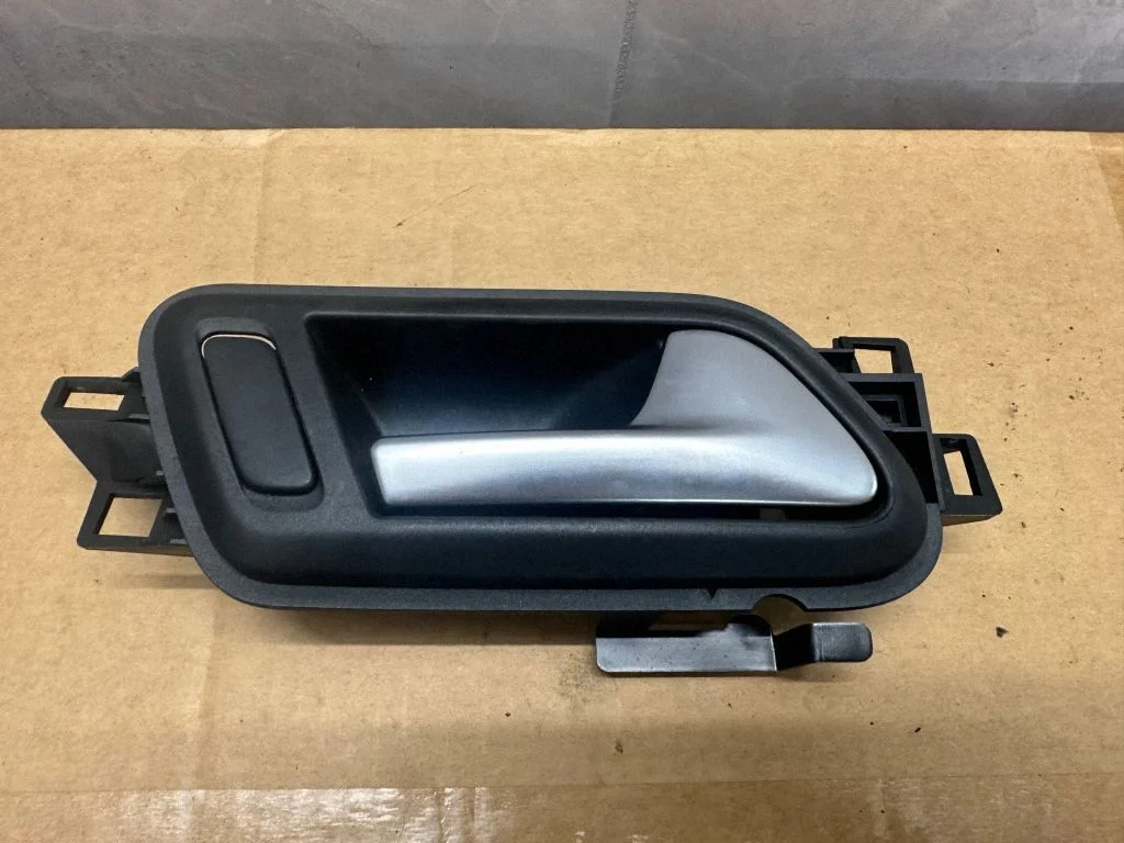 Front door interior handle – Volkswagen Amarok (2010-2020)