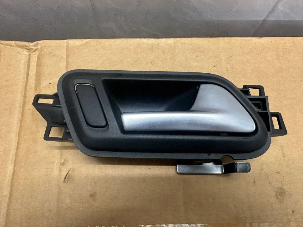 Front door interior handle – Volkswagen Amarok (2010-2020)