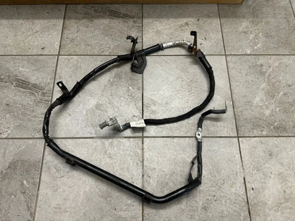 Przewód plusowy (akumulatora) 2H6971228A
