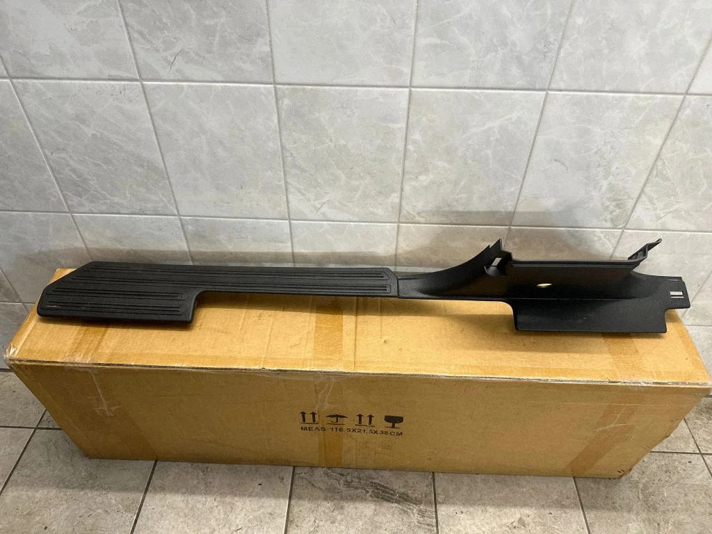Front sill trim cover 2H0863726D