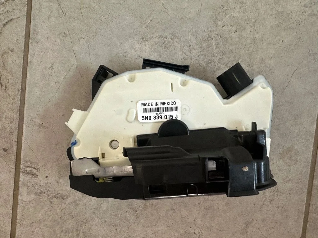 Tagaukse lukk – Volkswagen Amarok (2010-2020)