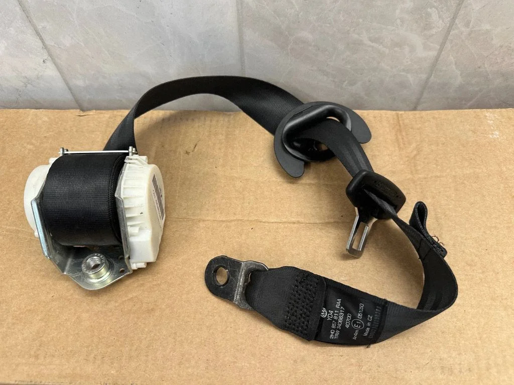 Rear seatbelt – Volkswagen Amarok (2010-2020)