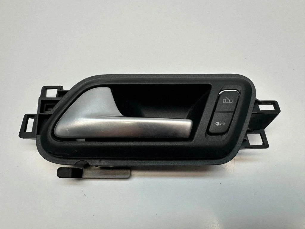Front door interior handle – Volkswagen Amarok (2010-2020)