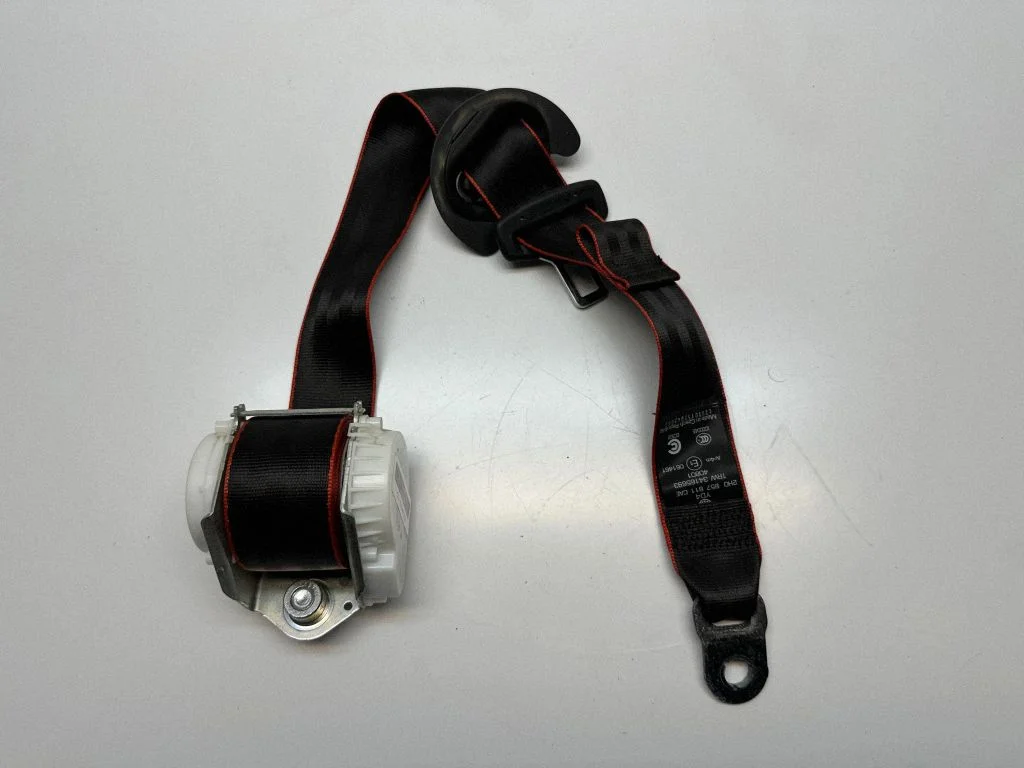 Rear seatbelt – Volkswagen Amarok (2010-2020)