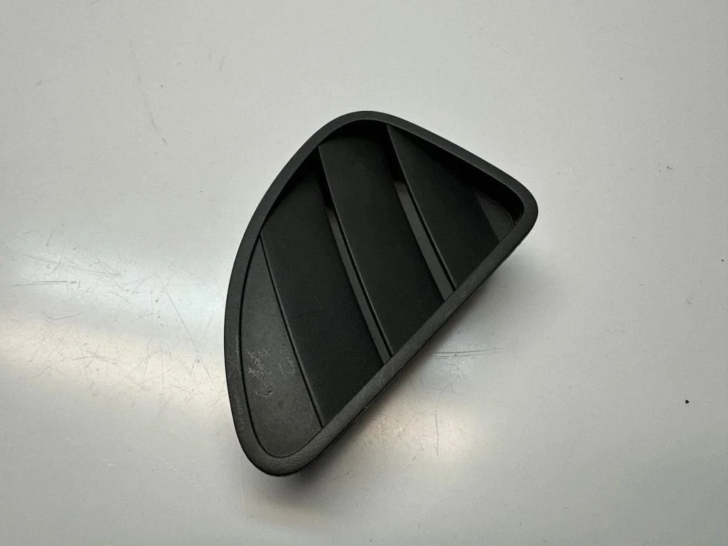 Dashboard side air vent grill/cover trim – Volkswagen Amarok (2010-2020)