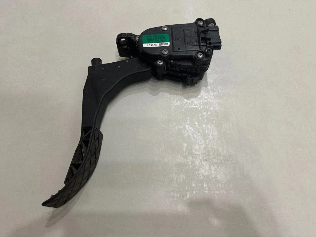 Accelerator throttle pedal – Volkswagen Amarok (2010-2020)