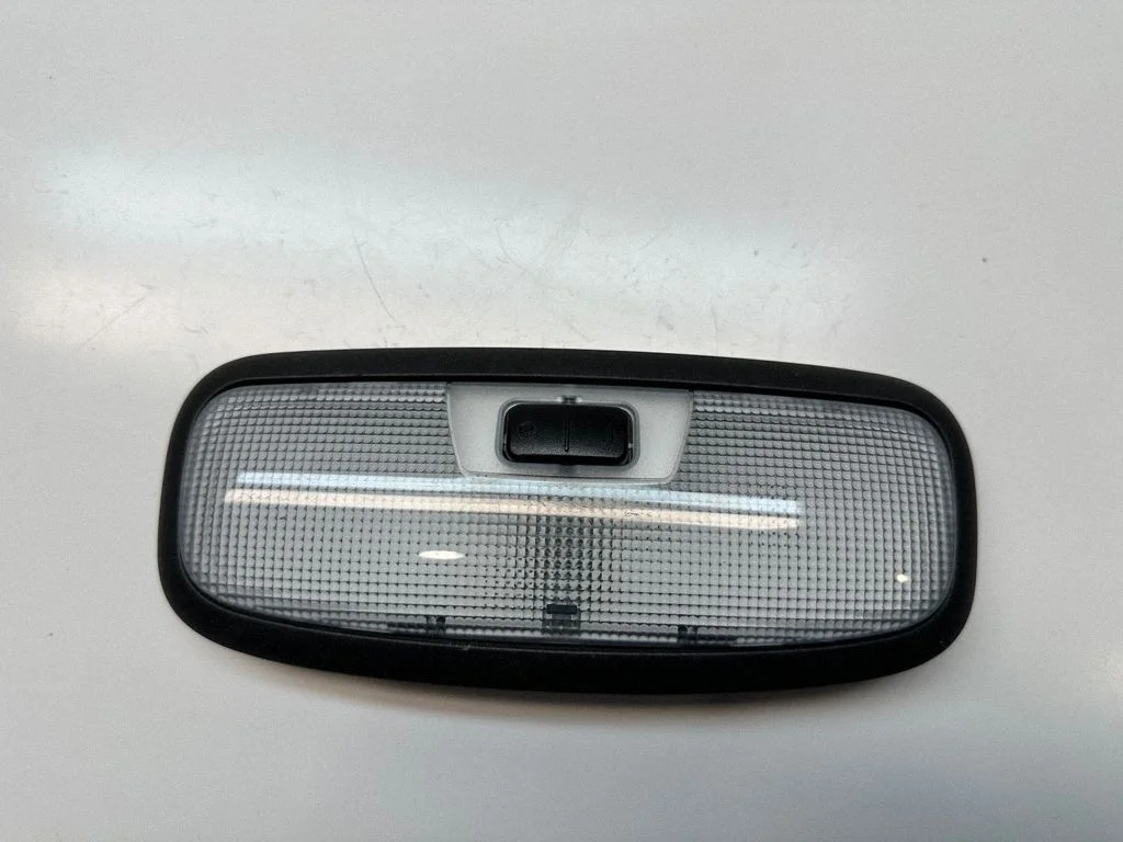 Lampka tylnych siedzeń AB3913776AA3 – Ford Ranger (2019-2022)