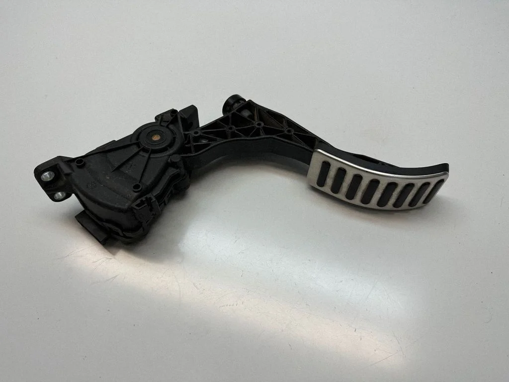 Accelerator throttle pedal – Volkswagen Amarok (2010-2020)