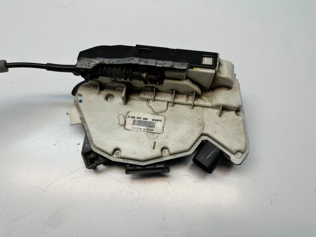 Aizmugurējo durvju slēdzene 5N0839016D
