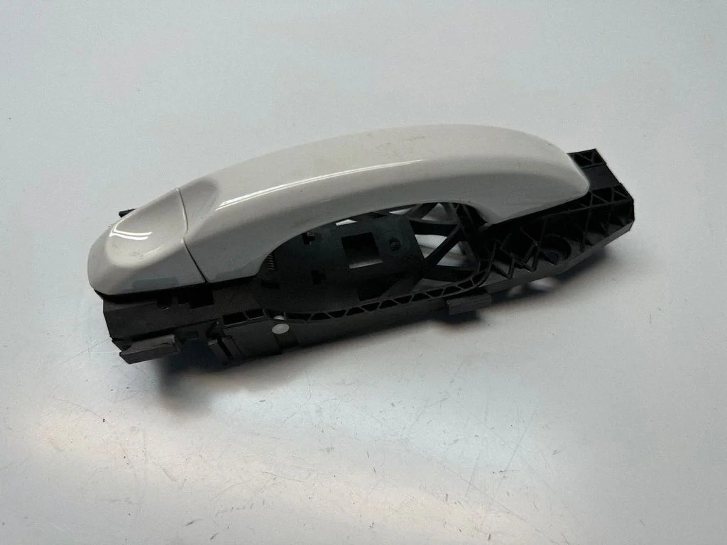 Rear door exterior handle – Volkswagen Amarok (2010-2020)
