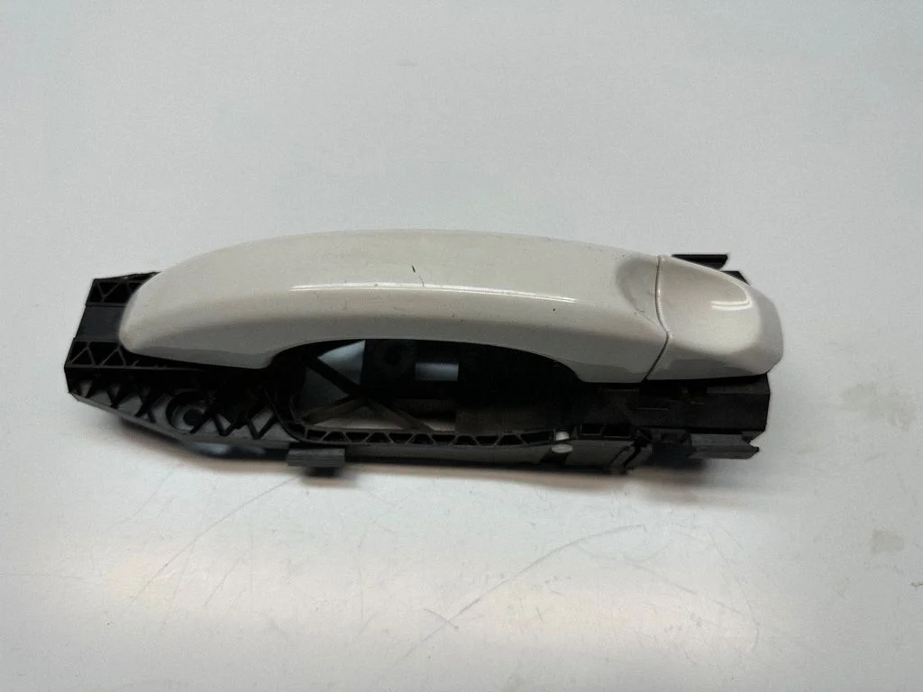 Rear door exterior handle – Volkswagen Amarok (2010-2020)