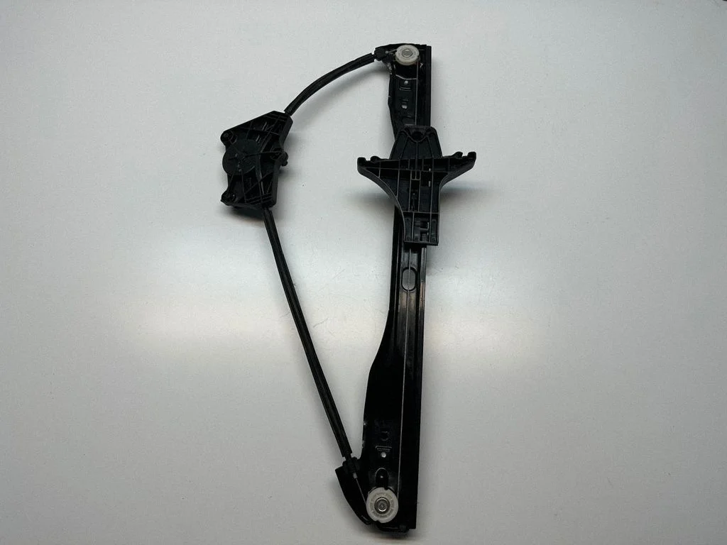 Esiukse aknatõstuk ilma mootorita – Volkswagen Amarok (2010-2020)