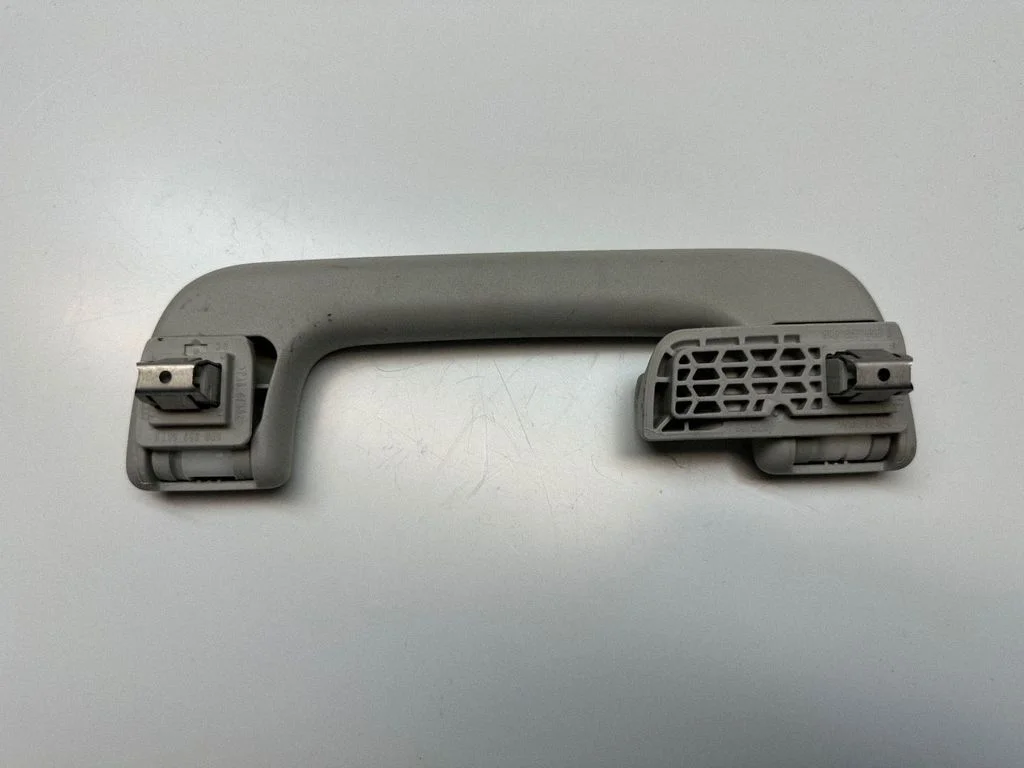 Rokturis aizmugurējais 8R0857608D