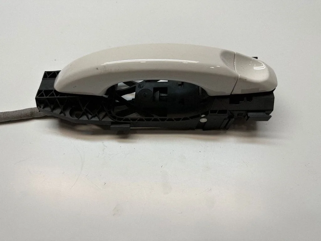 Rear door exterior handle – Volkswagen Amarok (2010-2020)