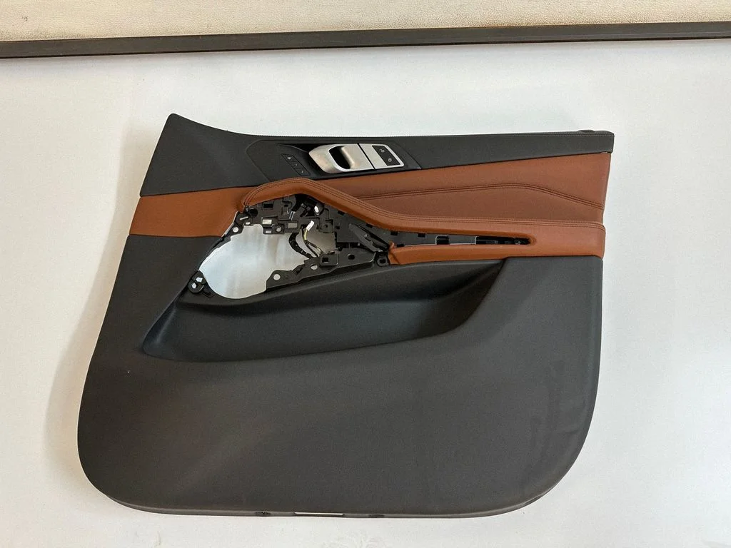 Boczek drzwi przednich – BMW X5M G05 F95 (2019-), prawy przód