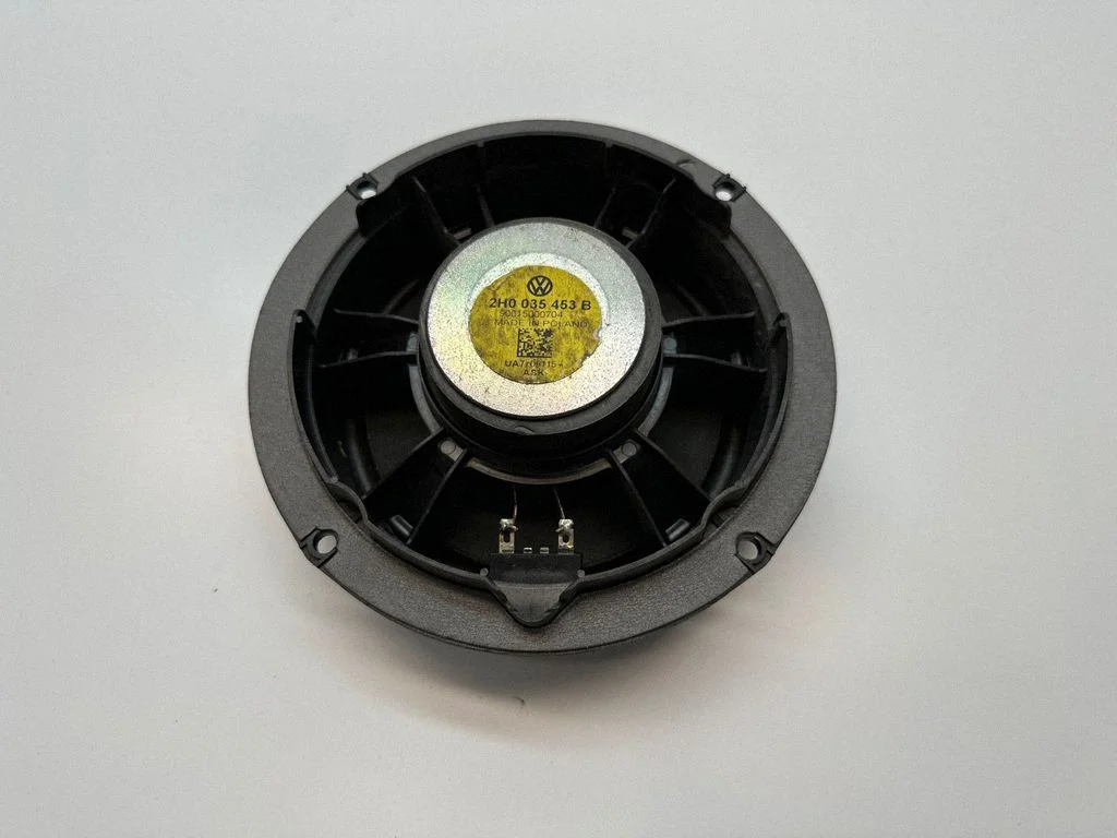 Subwoofer speaker – Volkswagen Amarok (2010-2020)