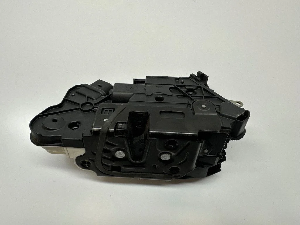 Front door lock – Volkswagen Amarok (2010-2020)