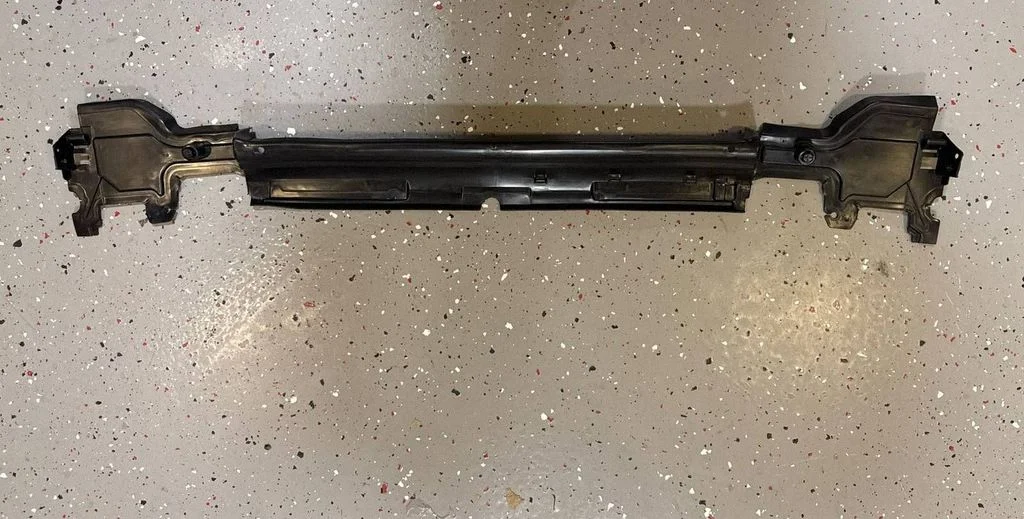 Kierownica powietrza chłodnicy 7383846 – BMW Seria 5 G30 G31 G38 (2016-)
