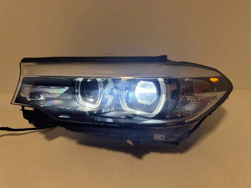 Reflektor 8492839 – BMW Seria 5 G30 G31 G38 (2016-)