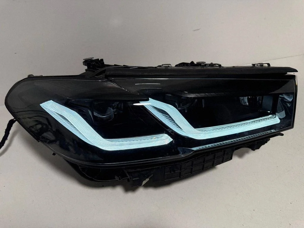 Reflektor 8082656 – BMW Seria 5 G30 G31 G38 (2016-)