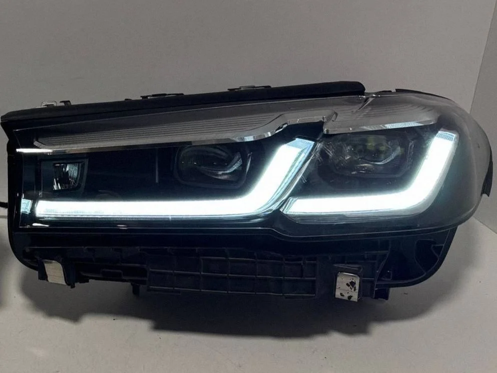 Reflektor 9850581 – BMW Seria 5 G30 G31 G38 (2016-)