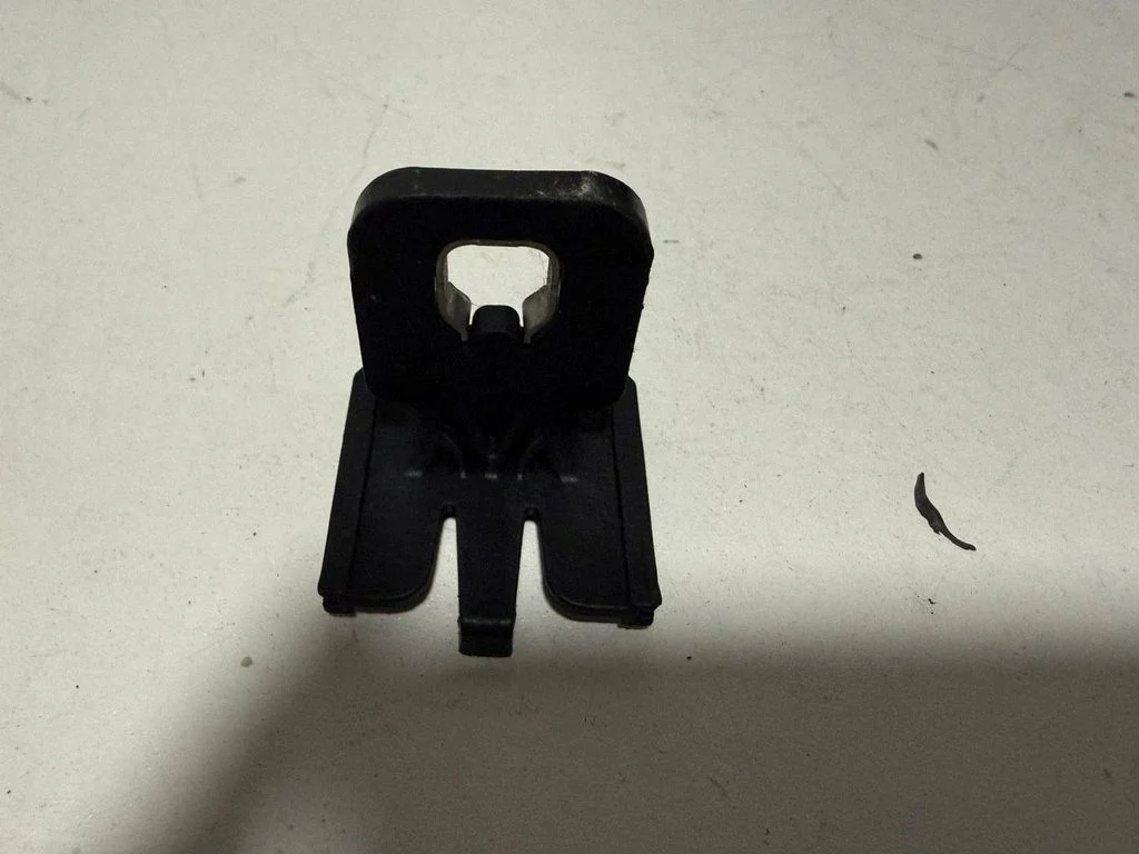 Headlight/headlamp mounting bracket 8V0941453 – Audi A3 S3 8V (2013-2019)