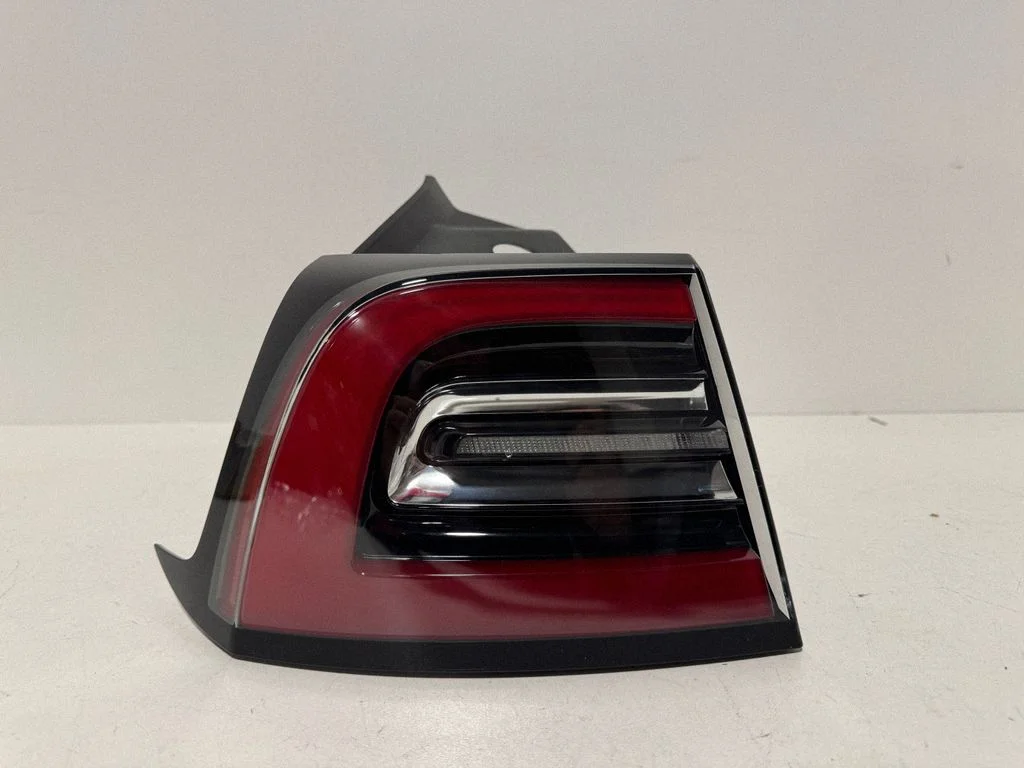 Rear/tail lights 150208600D – Tesla Model Y (2020-)