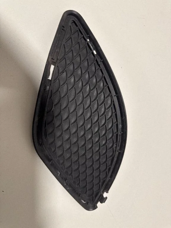 Esistange alumine võre (kolmeosaline) – Mercedes-Benz CLA-klass C117 X117 W117 (2013-2019)