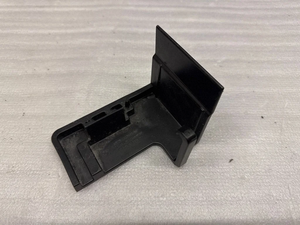 Battery box tray cover/lid 6844137 – BMW 4 Series G22 G23 G24 G26 (2020-)