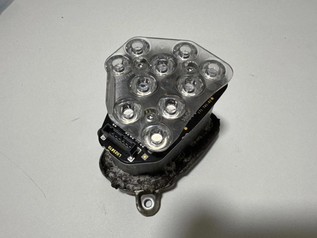 Esitule osa – BMW 5-seeria F10 F11 (2009-2016)