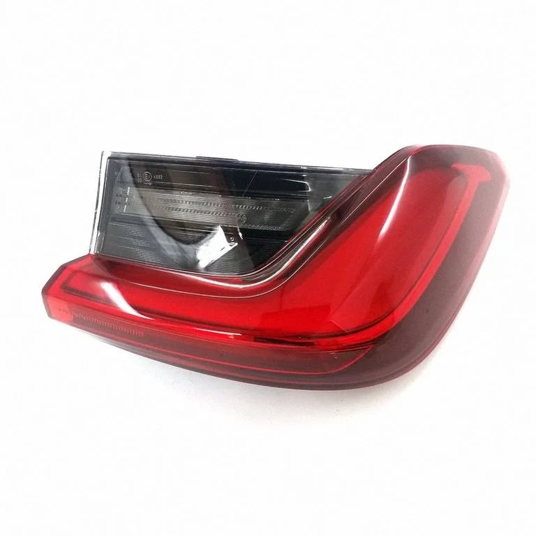 Lampa tylna w błotniku H4744275808