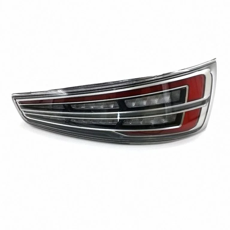 Lampa tylna w błotniku 8U0052102 – Audi Q3 8U (2011-2016)