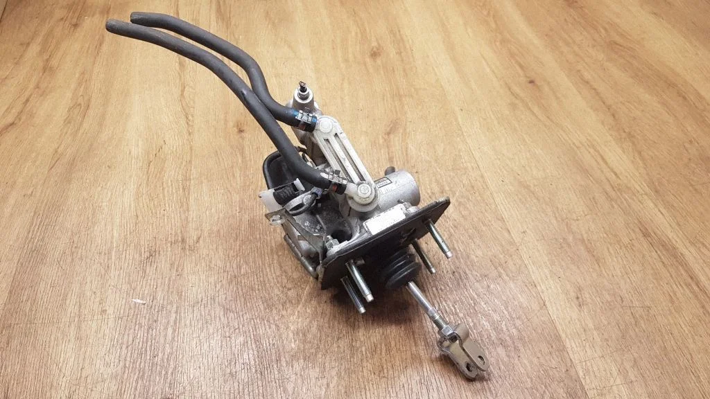 Master brake cylinder 13811010610