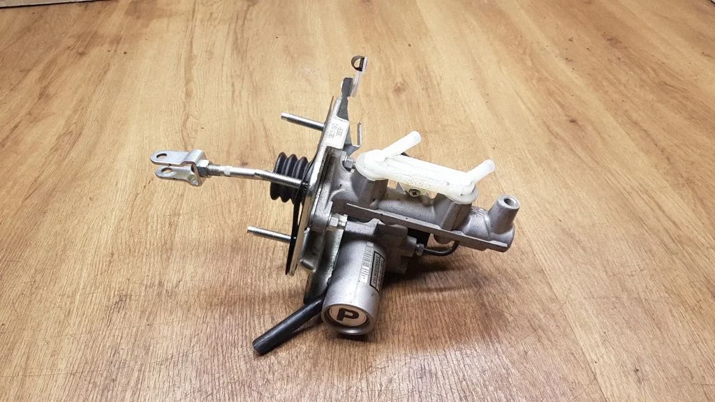 Master brake cylinder 13811010610
