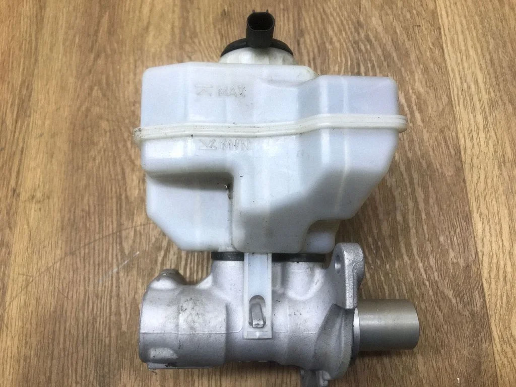 Master brake cylinder 32669621