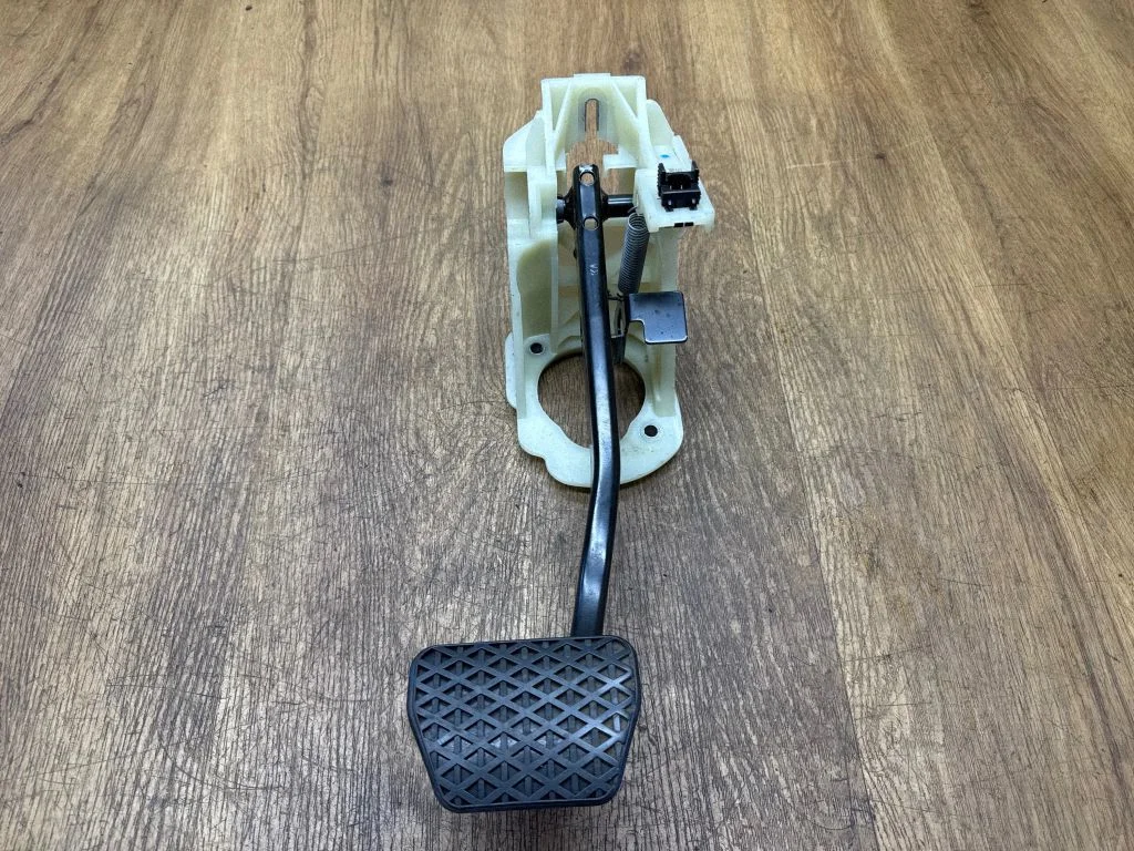 Brake pedal – BMW 4 Series F32 F33 (2013-2020)