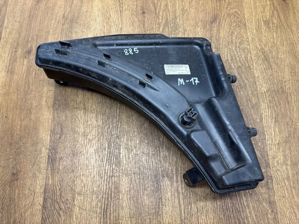 Windshield washer fluid reservoir/tank – Porsche Macan (95B) (2014-2018)