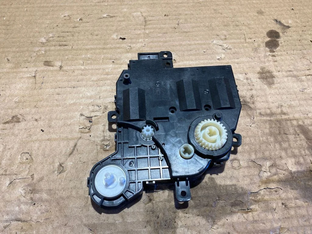 Air flap motor/actuator 0638009004 – Lexus RX 450H (2016-)