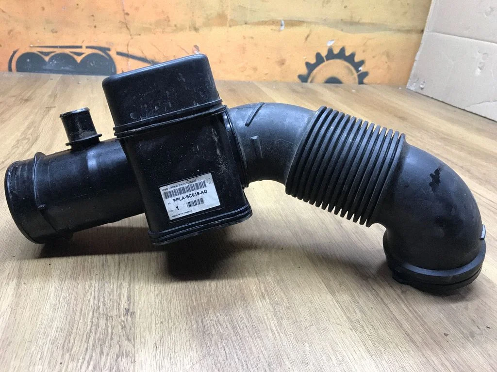 Węże / rury dolotowe FPLA9C619AD