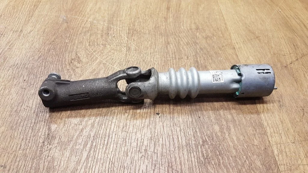 Steering column universal joint A2054620678