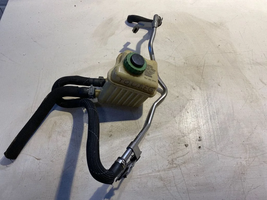 Power steering fluid tank/reservoir 7L6422371E