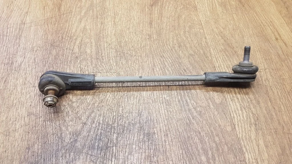 Priekinė stabilizatoriaus traukė