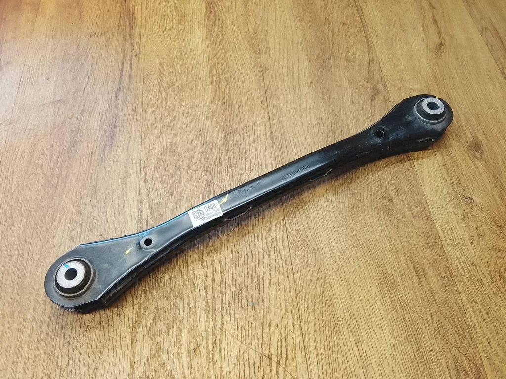 Rear control arm 55250GI000