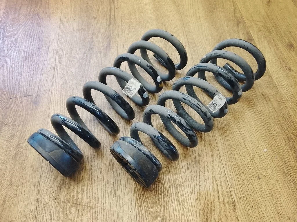 Rear coil spring 55330GIAD0