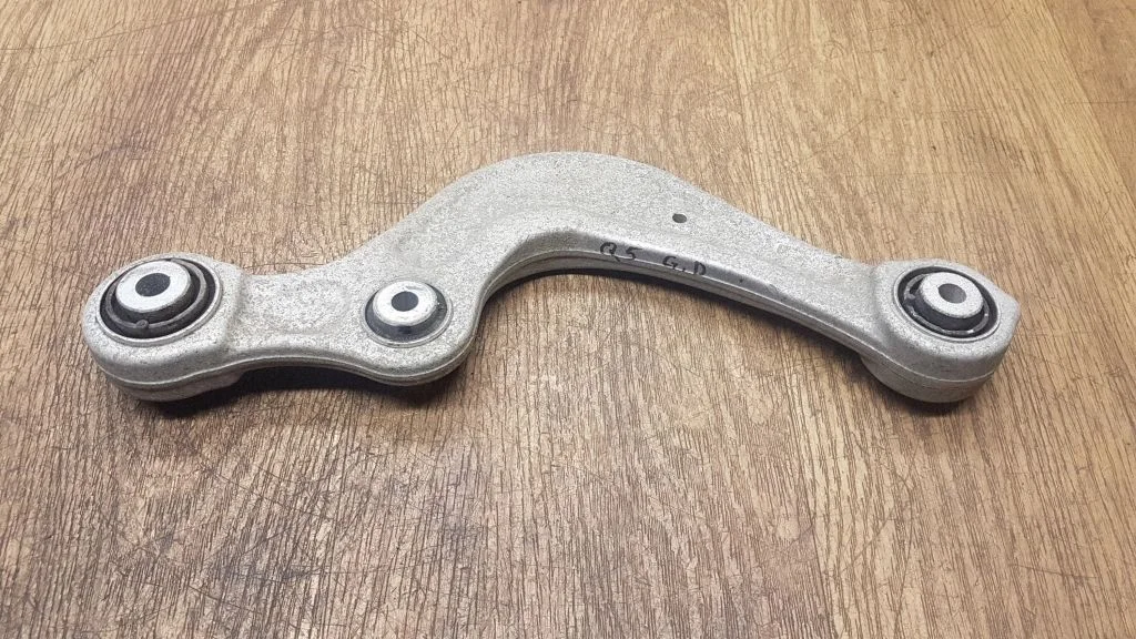 Tagumine õõtshoob 4M0505361G