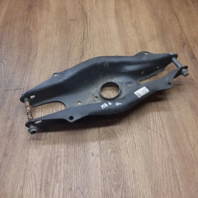 Tagumine ülemine õõtshoob A2053522000