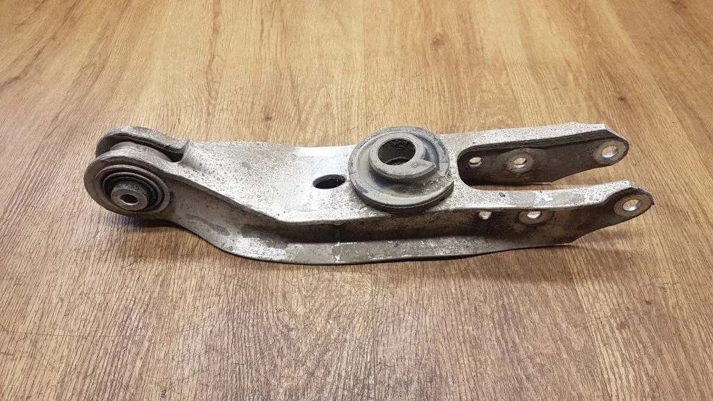 Tagumine ülemine õõtshoob 80A505311B