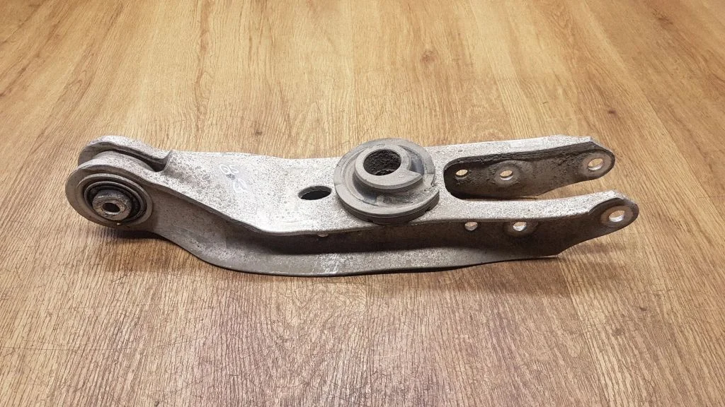 Tagumine ülemine õõtshoob 80A505311B