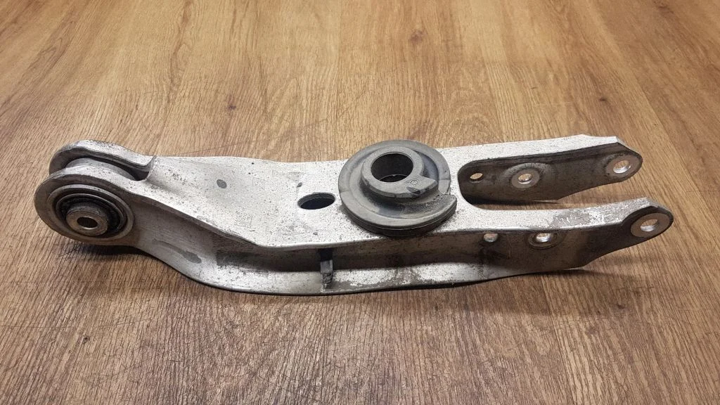 Tagumine ülemine õõtshoob 80A505311A