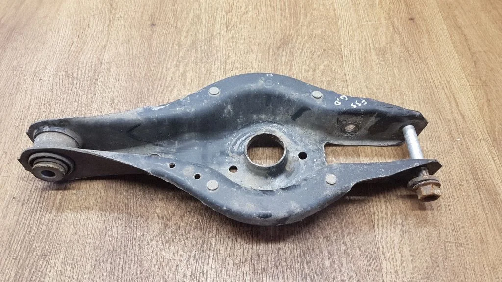 Rear upper control arm/wishbone 6867540
